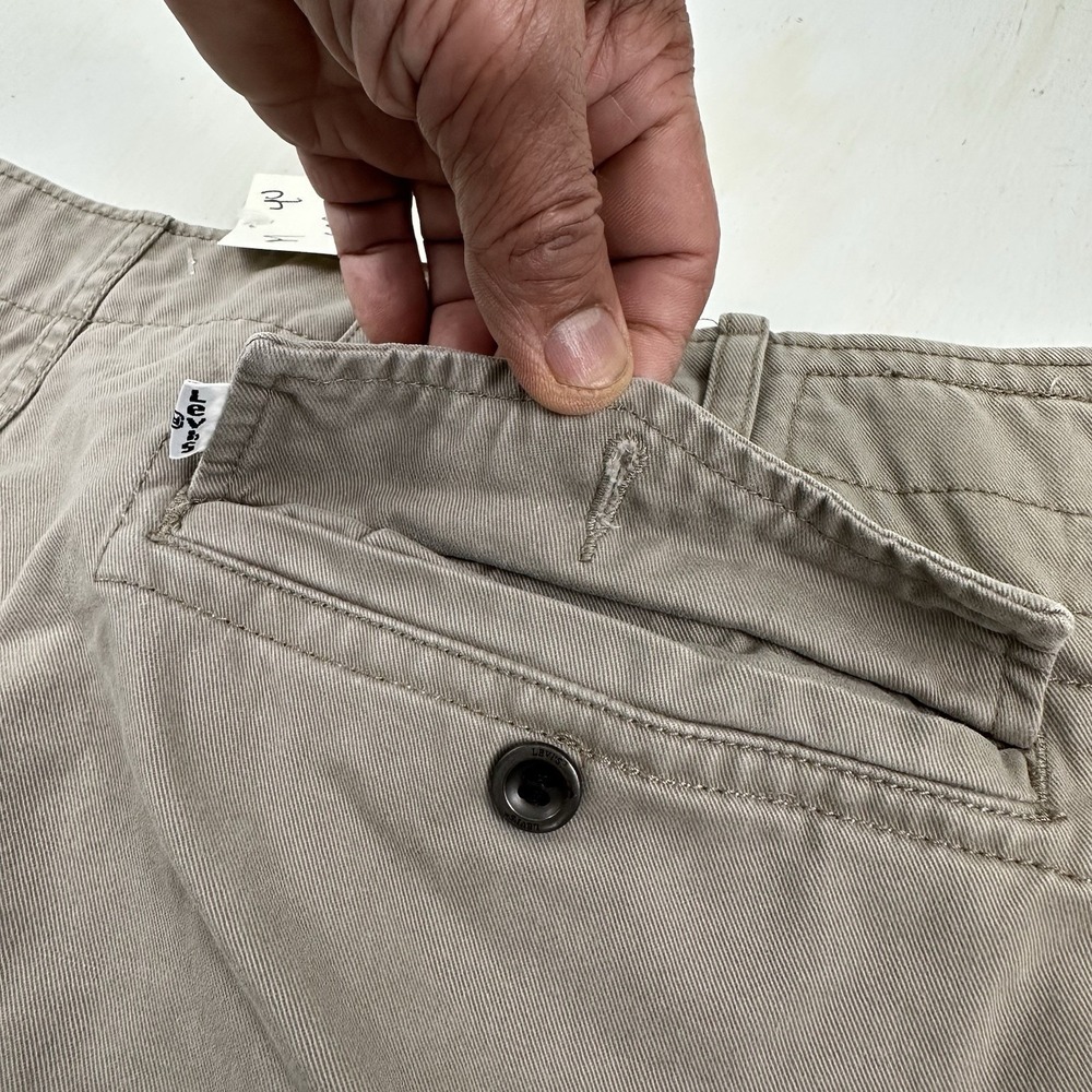 Y2K Levi's Baggy Cargo Shorts Men Khaki Actual 43 x 11 Grunge White Tab Military - Picture 2 of 14